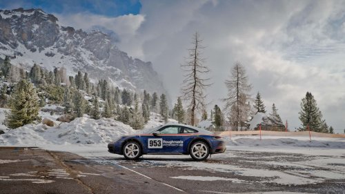 El Porsche 911 Dakar se toma unos días de descanso en los Dolomitas