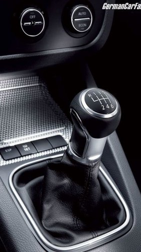 Bos Bugatti Memiliki dan Mengendarai Volkswagen Golf R32