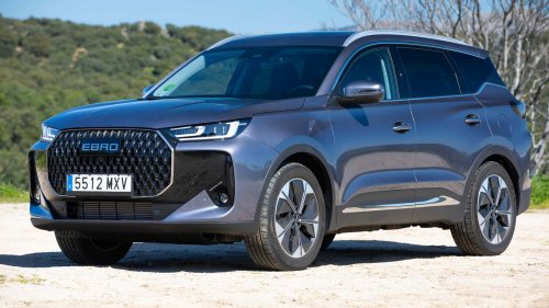 EBRO tiene un nuevo híbrido y va a por el Toyota Corolla Cross