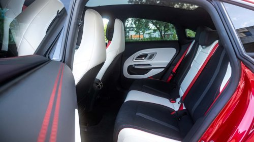 Mercedes-Benz CLA 2025: conducimos la cautivadora berlina