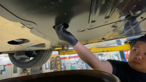 Woman Waits Over A Year To Get Her Oil Changed. Now She's Terrified the Techs Can Tell