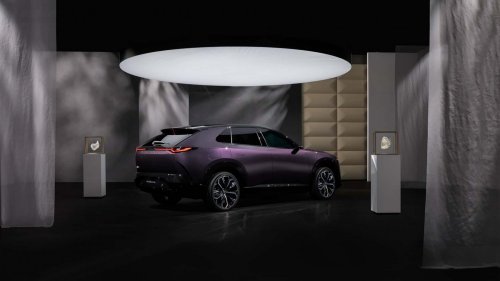 Mazda CX-6e vs Tesla Model Y, duel entre crossovers polyvalents