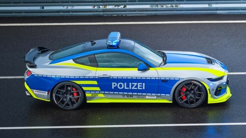 TUNE IT! SAFE! zeigt STEEDA Q500 Ford Mustang im Polizei-Look
