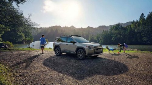 El Toyota RAV4 2026 más deseado tiene tracción 4x4 y es un híbrido más potente