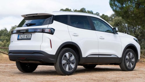 EBRO s400, al volante del SUV híbrido compacto español