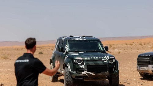 ¡A la caza del Land Rover Defender del Dakar!