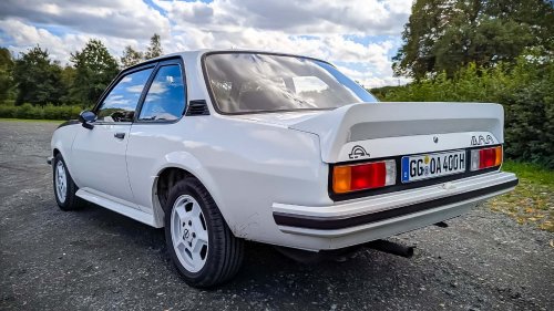 Au volant de l'Opel Ascona 400 Basis Groupe 4 de 1981