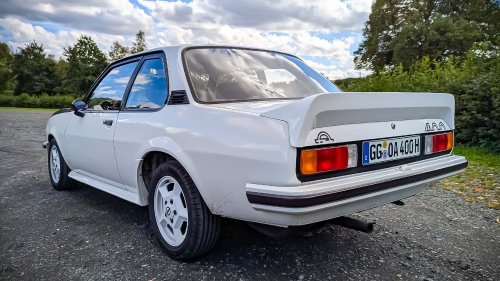 Au volant de l'Opel Ascona 400 Basis Groupe 4 de 1981