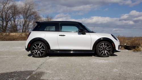 'Why Is There a Rope Here?:' Woman Gets Mini Cooper as Loaner. Then She Tries to Use the 'PRNDL'