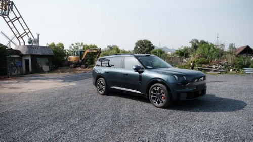 Lynk &amp; Co 900 Hybrid Mewah Bertenaga 845 HP yang Nyaman