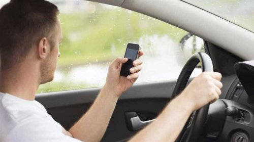 Une suspension de permis pour usage du téléphone au volant ?