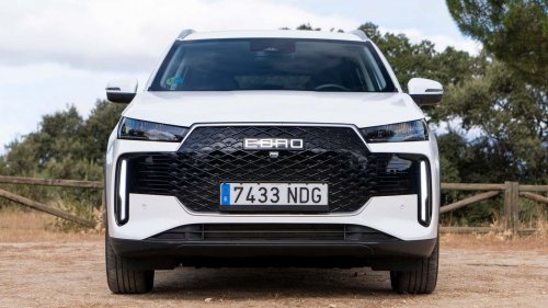 EBRO s400, al volante del SUV híbrido compacto español