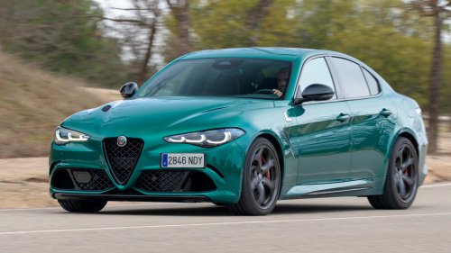 Al volante del Alfa Romeo Giulia QV 2026, una berlina deportiva de libro