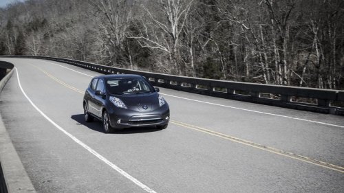 Woman’s Townhouse Isn’t In Front of Her Parking Lot. So She Uses This Trick to Charge Her 2013 Nissan Leaf From Her Bedroom