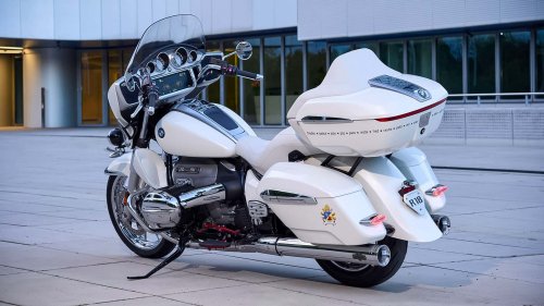 BMW R 18 Transcontinental: Papst-Motorrad erzielt hohe Summe