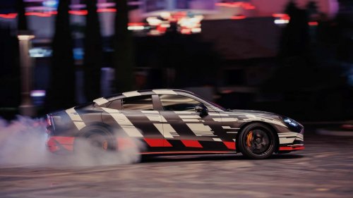 La Mercedes-AMG GT Coupé 4 portes est présentée en avant-première avec Brad Pitt