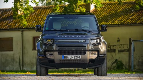 Land Rover Defender P300e im Test: Sanftmütiger Offroad-Gigant