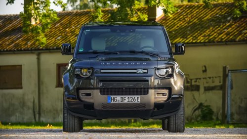 Land Rover Defender P300e im Test: Sanftmütiger Offroad-Gigant
