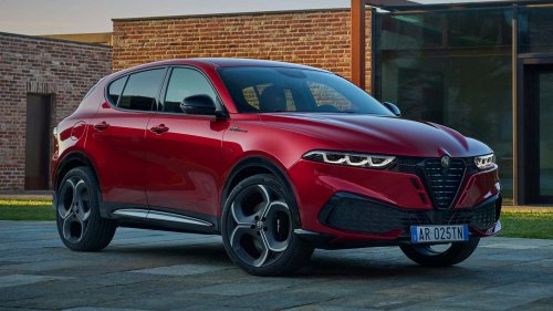 The 2026 Alfa Romeo Tonale Loses Its Hybrid but Looks Better
