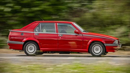 Alfa Romeo 75 (1987): la berlina con una disposición mecánica especial