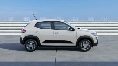 Nuevo Dacia Spring 2025: 8.190 €, carga gratuita 30.000 km… mmm BYD Dolphin Surf