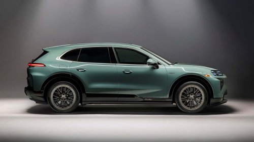 Das erste Elektroauto von Bentley zeigt sich als Erlkönig