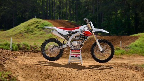 Motor Motocross Edisi Ulang Tahun ke-70 Yamaha Tampil Garang