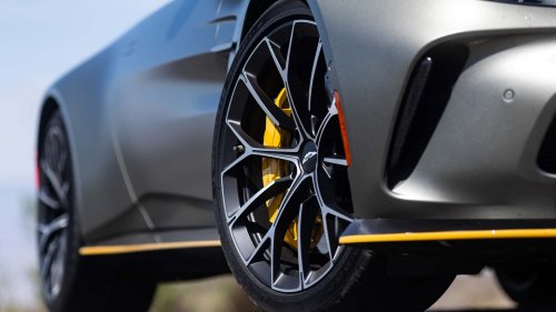 Review Aston Martin Vantage Roadster: Rasa Berkendara ala Coupe