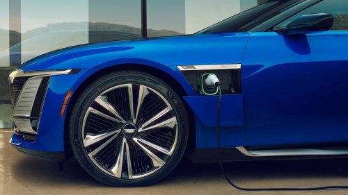 ‘That’s Wild Bro:’ Mechanic Removes Tire After Another Guy ‘Does It Cheaper'. Then He Notices Something That Could Save a Life