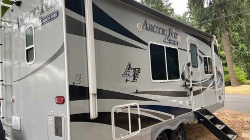 ‘And Then I See This:’ Customer’s Battery Light Comes On. The Tech Is Shocked By What He Finds Under the Hood