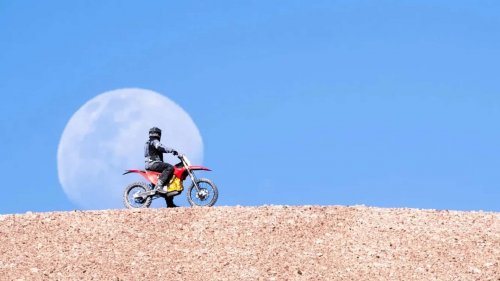 La moto électrique va là où l'essence ne peut pas (et établit un record du monde)