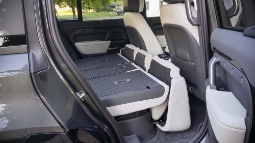 Land Rover Defender P300e im Test: Sanftmütiger Offroad-Gigant