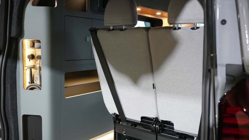 Motor diésel de 150 CV y base Ford o VW para esta camper con un gran techo desplegable