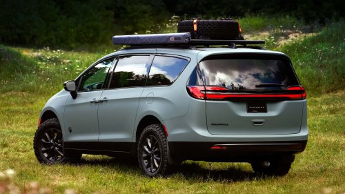 'Thunderdome': Chrysler Mechanic Blasts Stellantis Over Dealership's 1.6-Hour Rule. Then Gen-Z Starts An Intergenerational War