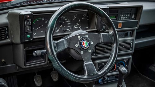 Alfa Romeo 75 (1987) im Fahrbericht: Harte Kante zum Geburtstag