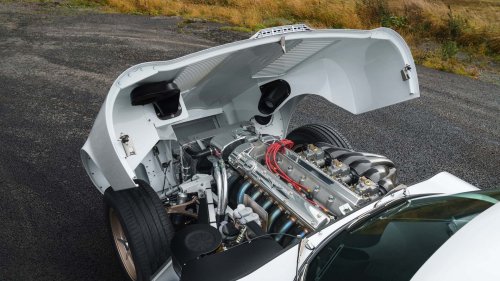Este precioso Jaguar E-Type restomod es más ligero que un Miata