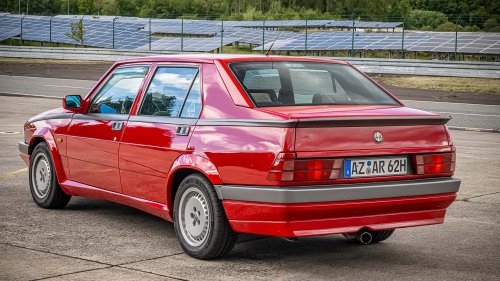 Alfa Romeo 75 (1987) im Fahrbericht: Harte Kante zum Geburtstag