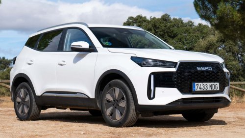 EBRO s400, al volante del SUV híbrido compacto español