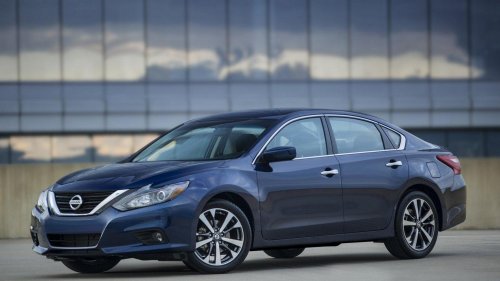 'CarMax Has To Be Stopped:' Man Goes to CarMax. Then He Sees How Much a 2015 Nissan Altima Is Selling For