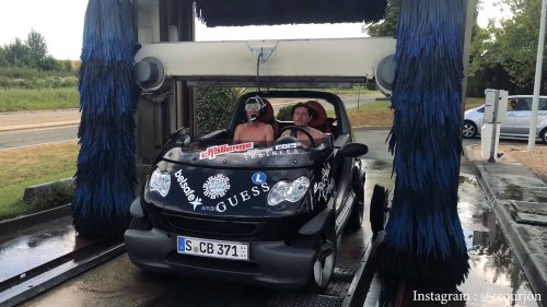 'I'm Not Getting Back In:' Man Storms Into Car Wash. Then He Calls Out Workers for Letting Ford Go In Front and Damage His Car