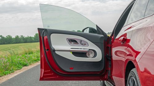 Mercedes-Benz CLA 2025: conducimos la cautivadora berlina