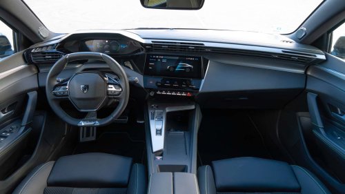 210 CV y 453 km de autonomía, para este crossover coupé de imagen deportiva