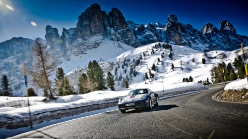El Porsche 911 Dakar se toma unos días de descanso en los Dolomitas