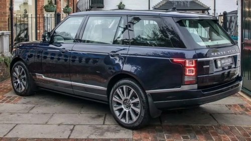 Man’s 2025 Range Rover Autobiography Makes Random Dangerous Stops. His Isn’t the Only One
