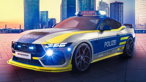 TUNE IT! SAFE! zeigt STEEDA Q500 Ford Mustang im Polizei-Look