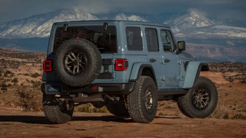 Jeep Driver Goes to Florida Target. Then She Sees One of Those Red Balls On the Loose, Wreaking Havoc In the Parking Lot