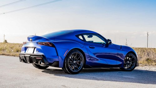 Man’s Toyota Supra Runs Out of Gas. Then He Notices Something Strange When Filling Up