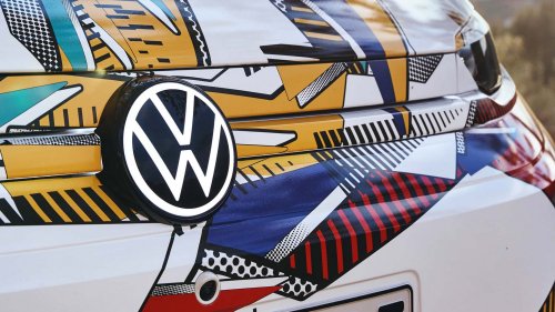 Encendida en Alemania y apagada en Italia. ¿Qué pasa con la estrella del Clase S?