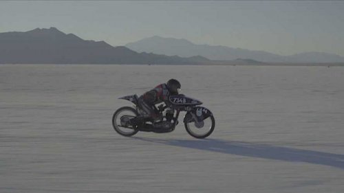 Esta es la primera canadiense que logra un récord de velocidad en moto