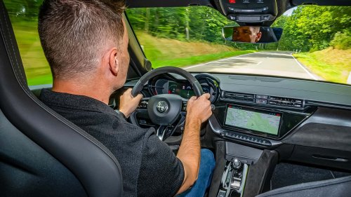 Alfa Romeo Junior Veloce im Test: Elektro-Knaller mit Charisma?